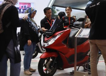 Honda PCX160   yang berdesain mewah dan dinamis ini terjual sebanyak 487 unit untuk varian ABS dan juga CBS pada GIIAS 2023. Foto: Ajeng