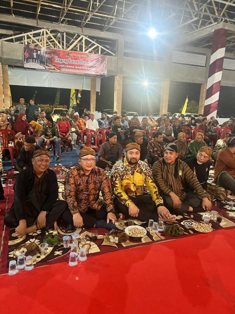 Waka DPRD Provinsi Jambi Pinto Jayanegara saat menghadiri malam Gebyar Suro PKJM. Foto: Adrian