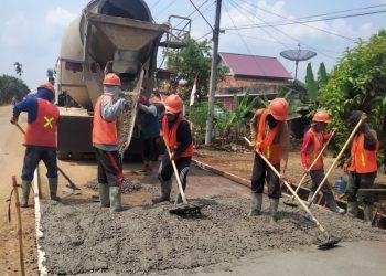 Proses pembangunan jalan Blok D Geragai. Foto: Humas SKK Migas