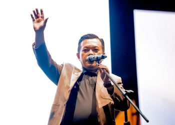 Gubernur Jambi Al Haris pada malam konser kemerdekaan di Lapangan Kantor Gubernur Jambi, Senin malam (21/8) silam Foto: Harun
