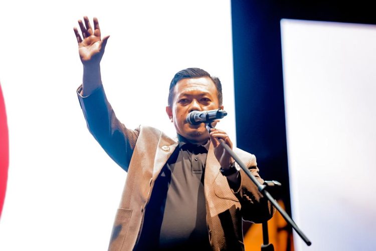 Gubernur Jambi Al Haris pada malam konser kemerdekaan di Lapangan Kantor Gubernur Jambi, Senin malam (21/8) silam Foto: Harun