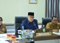 Walikota Jambi Syarif Fasha saat konferensi pers di Gedung Bappeda Kota Jambi, Senin (28/8/2023)/ (Foto: Melli/Ampar)