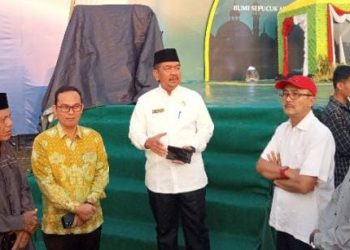 Ketua DPRD Sarolangun turun langsung ke lokasi arena utama MTQ tingkat Provinsi Jambi ke-52 yang ada di Lapangan Gunung Kembang, Komplek Perkantoran Bupati Sarolangun, Senin (28/08/2023)/ Foto: Fdn/Ampar