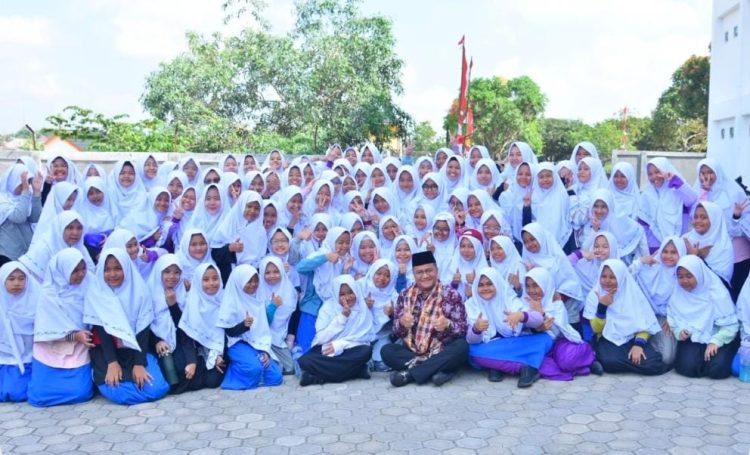 Pemkot Jambi  Gelar Aksi Bergizi di SMP IT Nurul Ilmi / (Foto: Melli/Ampar)