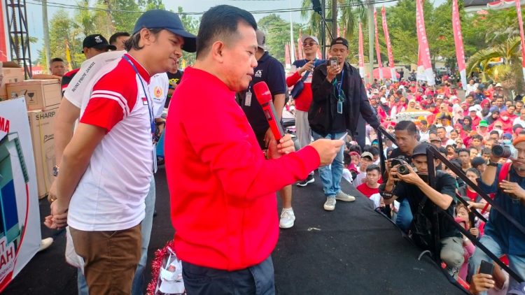 Gubernur Jambi di Acara Jalan Sehat Merdeka HUT Tribun Jambi/ Foto: Melli