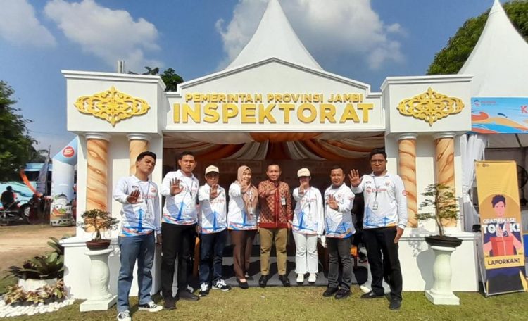 Inspektorat Jambi Buka Gerai Pembuatan Akun Pengaduan di Roadshow Bus KPK/ Foto: Arief