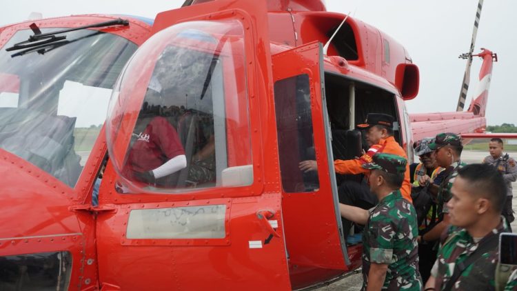 Bersama Kasad Dudung, Al Haris Pantau Hotspot Dari Udara/ Foto: Agus