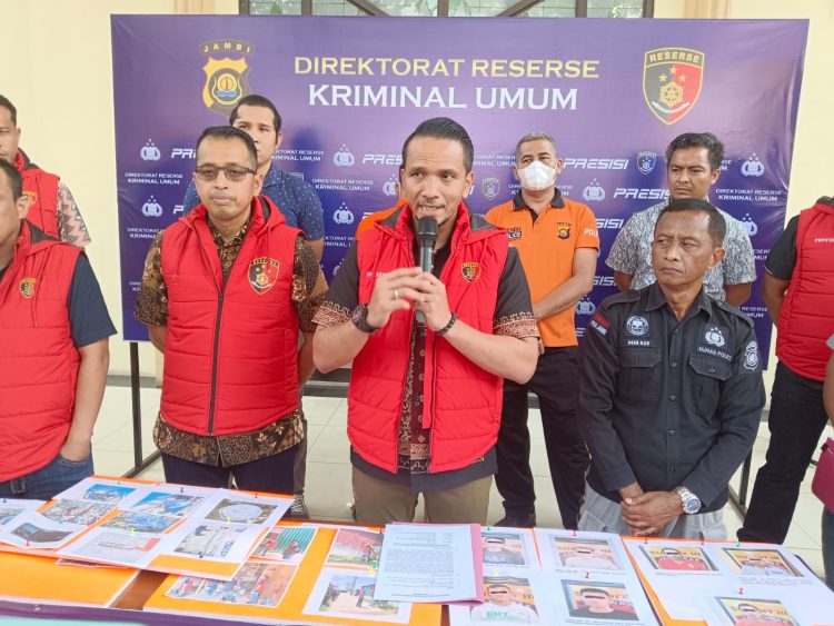 Polisi Bongkar Sindikat Pencurian Minyak Kondensat Milik PT Pertamina 
/ (Foto: mhd/ampar)