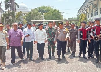 Ketua DPRD Sarolangun Temui Pendemo Soal Dugaan Penyimpangan Anggaran MTQ/ (Foto: Fdn/Ampar)