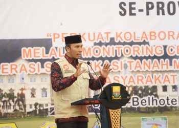 Edi Purwanto dihadapan pimpinan KPK, Jajaran KPK, Kepala Daerah dan Ketua DPRD se Provinsi Jambi, Kamis (14/8) di Ballroom Hotel Swiss Bel/ (Foto: Hadian)