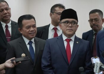 Al Haris Dampingi Menpan-RB Hadiri Pengesahan RUU ASN di DPR RI/ (Foto: Ariansyah)