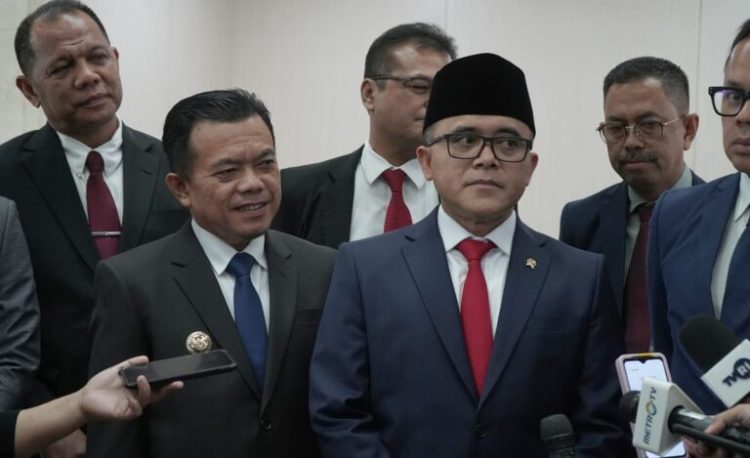 Al Haris Dampingi Menpan-RB Hadiri Pengesahan RUU ASN di DPR RI/ (Foto: Ariansyah)