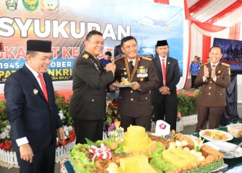 Kapolda Jambi Hadiri HUT TNI ke-78
/ (foto: Humas Polda)