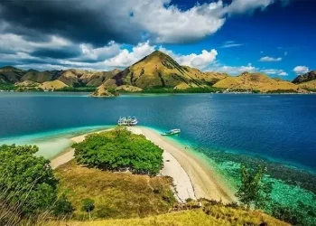 Wisata Labuan Bajo Kelas Dunia, 2023 Menjadi Destinasi Super Premium / Sumber Foto? (labirutour.com)