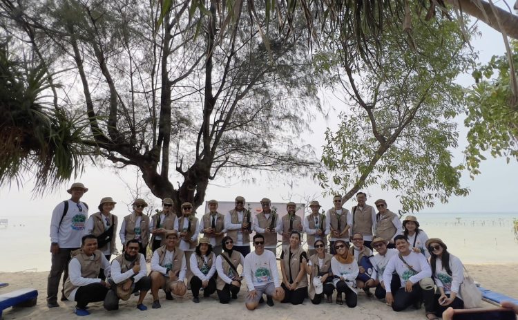 Insan PetroChina Menanam Harapan Melalui Donasi 5.000 Mangrove/ (Foto: Tania)