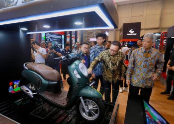 AHM merilis New Honda Scoopy yang kini hadir dengan warna dan striping baru. Foto: Ajeng Honda