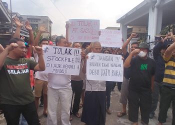 Tolak Stocpile Batubara, Warga Aurduri Marah Besar Usir Pihak PT SAS/ Foto: Dodi