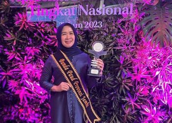 Hesnidar Haris Raih Juara 1 Penghargaan Wiyata Darma Madya Tingkat Nasional dari Kemendikbud Ristek RI di Ballroom Hotel Mercure Ancol, Jakarta, Rabu (8/11/2023). Foto: Riky
