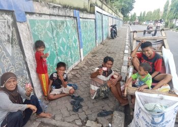 LPKN Bagikan Beras Gratis ke Masyarakat Kurang Mampu Rayakan HUT ke-7/ Foto: Kurniadi