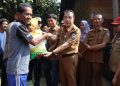 Cegah Stunting, Pj Bupati Merangin Salurkan Sembako ke SAD/ Foto: Teguh