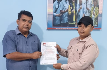 Anggota TKD Provinsi Jambi Ritas Mairiyanto bersama Relawan IPM 08 dan Nawasena/(Foto: Reza)