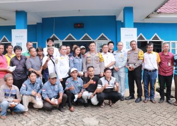 Kapolda Jambi Irjen Pol. Rusdi Hartono menggelar kegiatan Jum'at Curhat di Terminal Alam Barajo pada Jum'at, (22/12/2023)/ ( Foto: Lilik, Humas Polda Jambi)