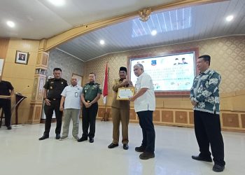 PetroChina Teken Prasasti dan Terima Penghargaan CSR Award dari Pemkab Tanjab Barat
/ Foto: Melani