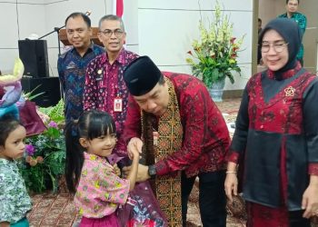Cegah Stunting, Pj Bupati Merangin dan Bunda PAUD Ajak Anak-anak Gemar Makan Ikan/ Foto: Teguh