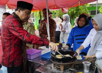 Mukti Rayakan HUT PGRI Bersama Pelajar SMA N 1 Merangin/ Foto: Teguh/Kominfo