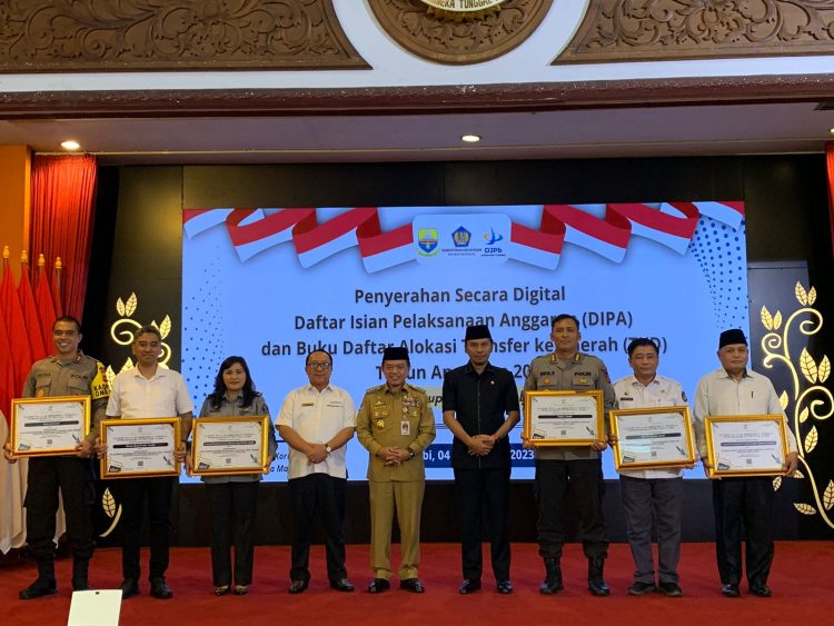 Penyerahan DIPA dan TKD 2024, Edi Purwanto Dorong Pelaksanaan Prinsip Ekonomi/ (Foto: Hadian)