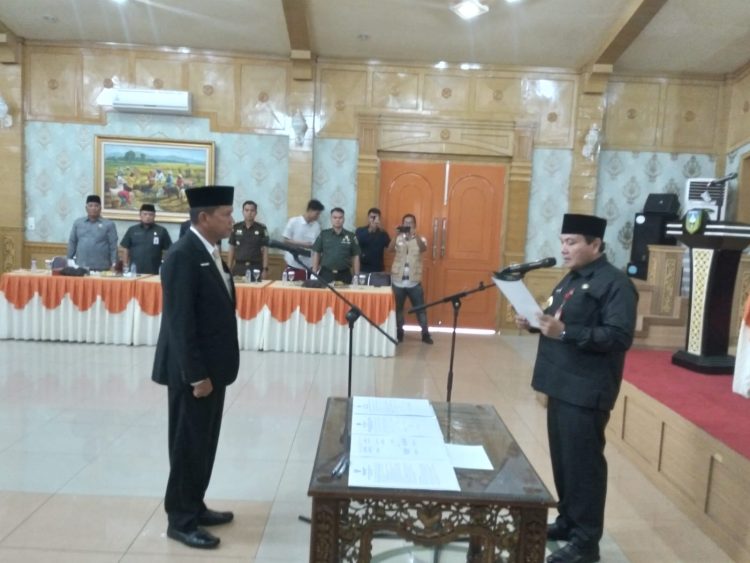 Pj Bupati Sarolangun Lantik Dedi Hendri jadi Pj Sekda/ ( Foto: Fdn/Ampar)