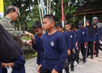 Mukti Lepas Tim Dramband Pelajar Merangin Mengikuti Festival Sumatera Open/ (Foto: Teguh)