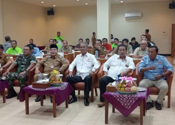 Penjabat (Pj) Bupati Sarolangun, Bachril Bakri membuka secara resmi Musyawarah Olahraga Kabupaten (Musorkab) KONI Kabupaten Sarolangun, di Ballroom Hotel Abadi, Senin (18/12/2023)/ (Foto: Fdn/Ampar)