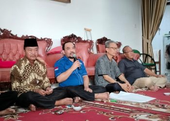 David Hadiosman alias Uut, bersilaturahmi dengan tokoh masyarakat Kelurahan Pakuan Baru, Jambi Selatan, Kota Jambi, Senin, 25 Desember 2023, siang ini/ (Foto: Juanda/Ampar)