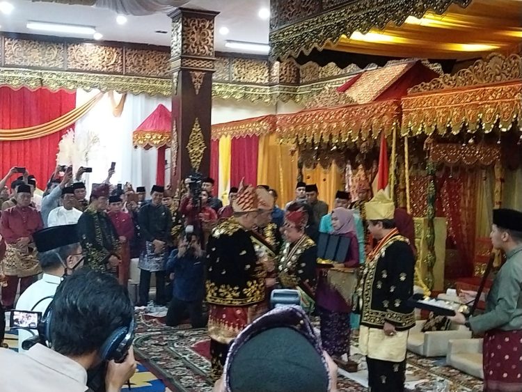 Daftar 13 Tokoh Nasioanal Dianugerahi Gelar Adat Melayu Jambi, Salah Satunya Afriansyah Noor Wamenaker RI/ (Foto: Riky)