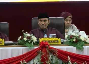 Edi Purwanto Ketua DPRD Provinsi Jambi saat memimpin paripurna HUT ke-67 provinsi Jambi digedung DPRD provinsi Jambi/ ( Foto: Melly/Ampar)