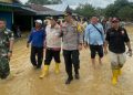 PJ Bupati Sarolangun Tinjau Banjir Bandang/ Foto: fdn/ Ampar