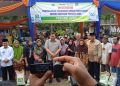 Menko Perekonomian Airlangga Salurkan Bantuan Pemerintah Berupa Beras ke 204.458 Warga Jambi/ (Foto: Nda/Ampar)