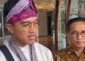 etua Tim Kampanye Daerah (TKD) Prabowo-Gibran Provinsi Jambi, H. Bakri menyambut kedatangan Ketum PSI, Kaesang Pangarep di Jambi, Minggu (7/1/2024)./ (Foto: Fei)
