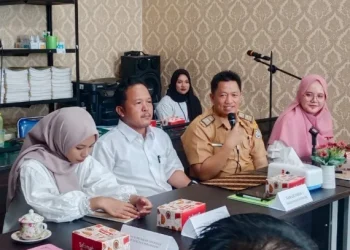 Kadis Kominfosantik Kaur Buka FGD Persiapan Penyusunan Kaur dalam Angka 2024/ (foto: Diky/Ampar)