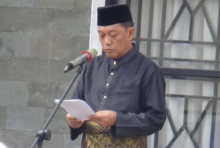 Sekda Fajarman saat membacakan sambutan Menteri Agama RI Yaqul Cholil Qoumas, pada Apel peringatan Hari Amal Bakti (HAB) ke-78 Kementerian Agama, Rabu (03/1)/ (Foto: Teguh)