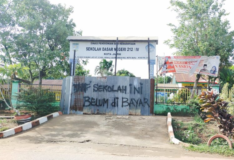 Kondisi sekolah SDN 212 Kota Jambi di Pagari Seng/ (foto: Melly/Ampar)