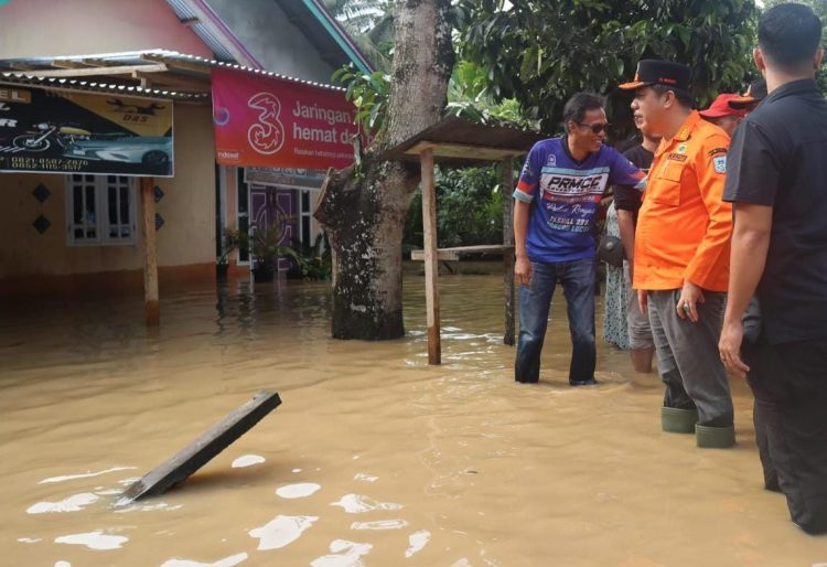 Banjir Bandang, Pj Bupati Merangin Buka Dapur Umum Pengungsi/ (Foto: Teguh)