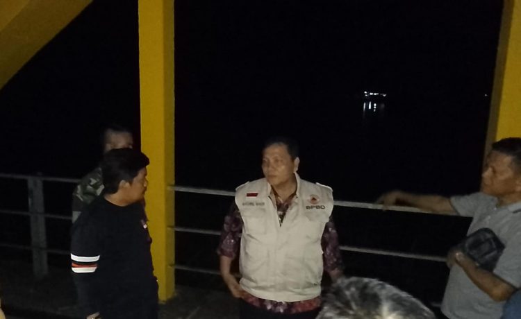 Demi Keselamatan, Jembatan Beatrix Sarolangun Ditutup Sementara/ (Foto: Fdn/Ampar)