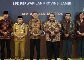 Gubernur Jambi, Al Haris saat hadiri sertijab Kepala Badan Pemeriksa Keuangan (BPK) RI Perwakilan Jambi. Foto: Dok Kominfo Prov Jambi