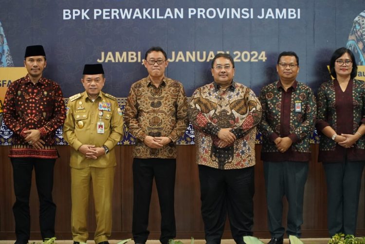 Gubernur Jambi, Al Haris saat hadiri sertijab Kepala Badan Pemeriksa Keuangan (BPK) RI Perwakilan Jambi. Foto: Dok Kominfo Prov Jambi