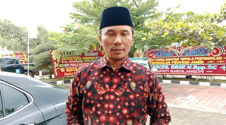 Ketua DPRD Provinsi Jambi, Edi Purwanto saat diwawancarai usai Sertijab Kepala Perwakilan Badan Pemeriksa Keuangan (BPK) Perwakilan Provinsi Jambi. Foto: Alan/Ampar