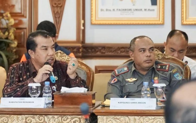 Pj Bupati Laporkan Kondisi Banjir ke Deputi BNPB Pusat/ (Foto: Teguh)