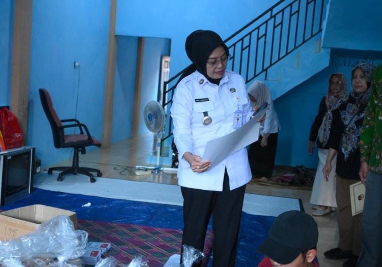 Pemilu Makin Dekat, Pj Walikota Jambi Sri Purwaningsih Tinjau Kesiapan Logistik Pemilu dan TPS/ (Foto: Melli/Ampar)