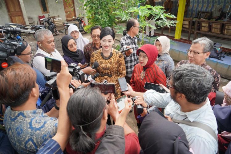 Kepala Eksekutif Pengawas Perilaku Pelaku Usaha Jasa Keuangan, Edukasi, dan Pelindungan Konsumen OJK, Friderica Widyasari Dewi/ (Foto: Agus, OJK)